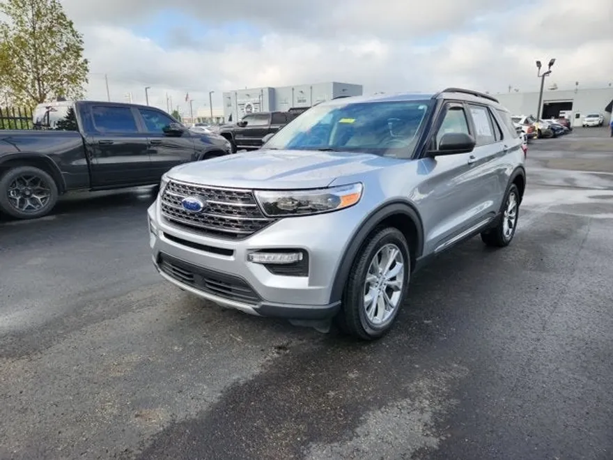 2022 Ford Explorer XLT photo 1