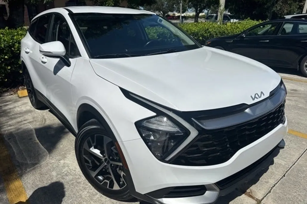 2023 Kia Sportage EX photo 1