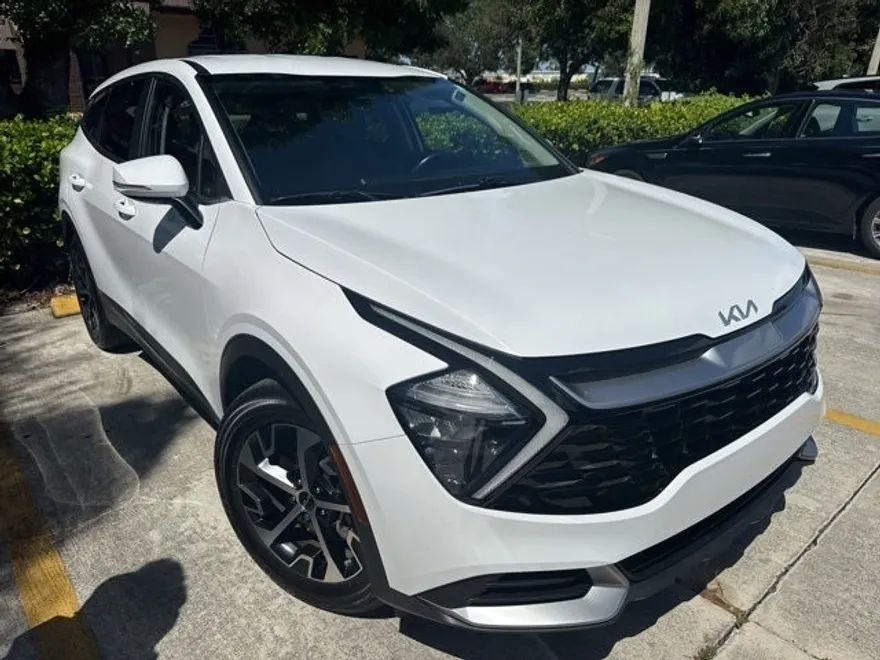 2023 Kia Sportage EX photo 1