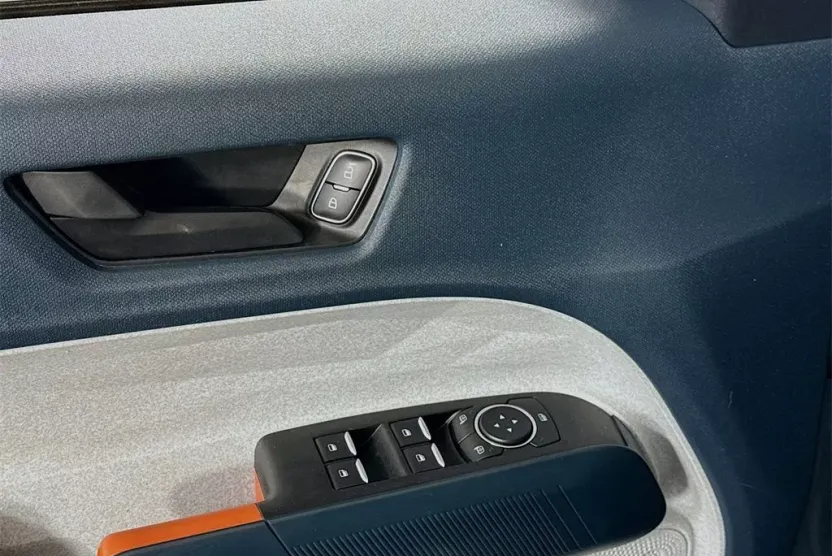 2022 Ford Maverick XL photo 1