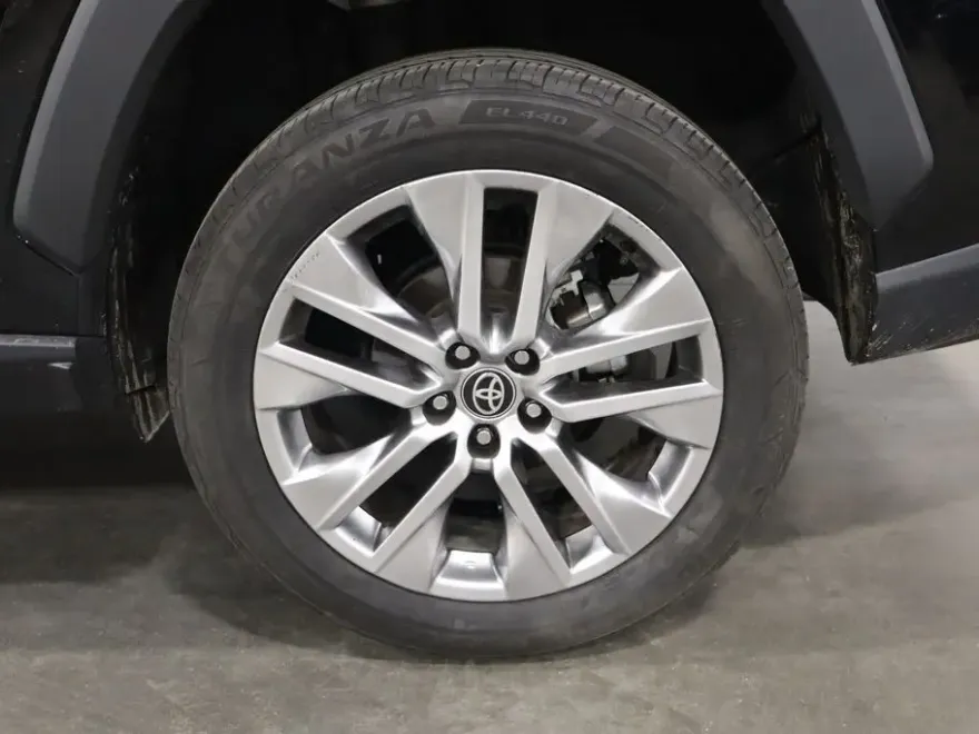 2024 Toyota RAV4 XLE Premium photo 31