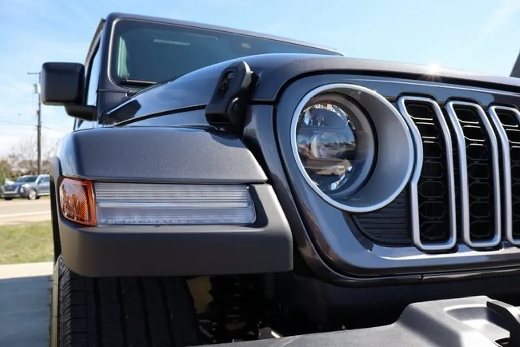 2025 Jeep Wrangler Sahara photo 1