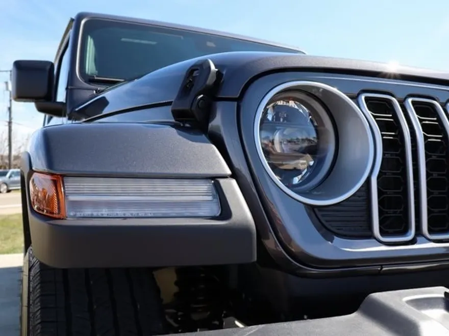 2025 Jeep Wrangler Sahara photo 1