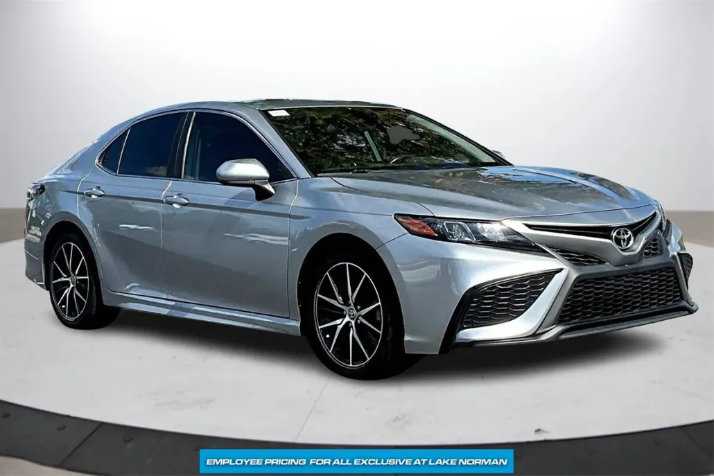 2021 Toyota Camry SE photo 1
