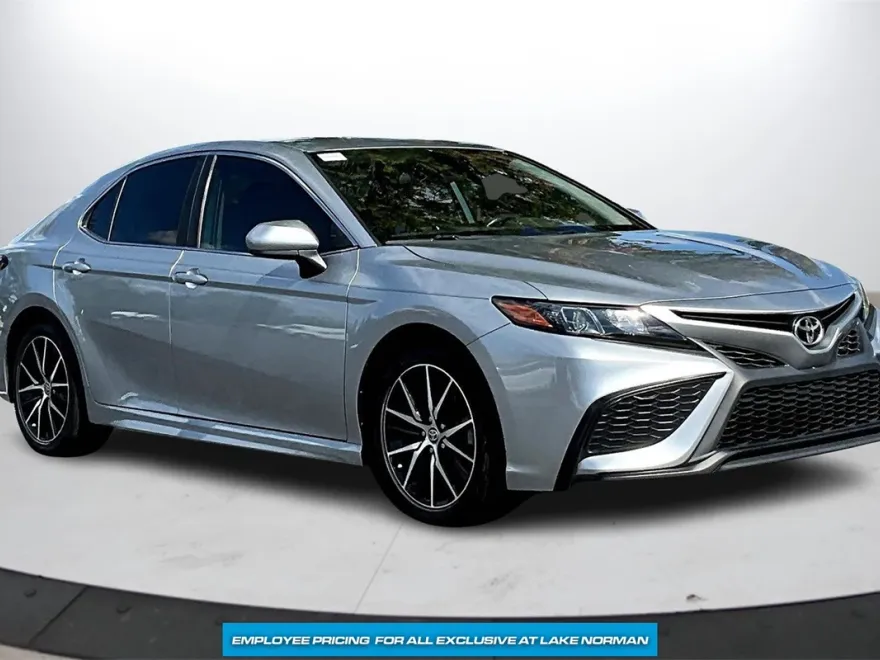 2021 Toyota Camry SE photo 1