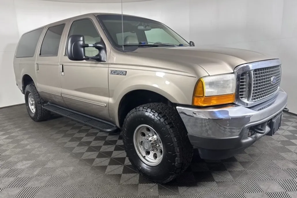2000 Ford Excursion XLT photo 1