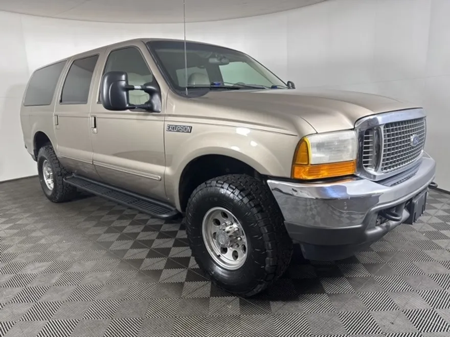 2000 Ford Excursion XLT photo 1