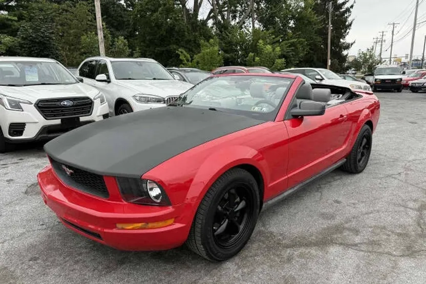 2008 Ford Mustang V6 Deluxe Convertible photo 1