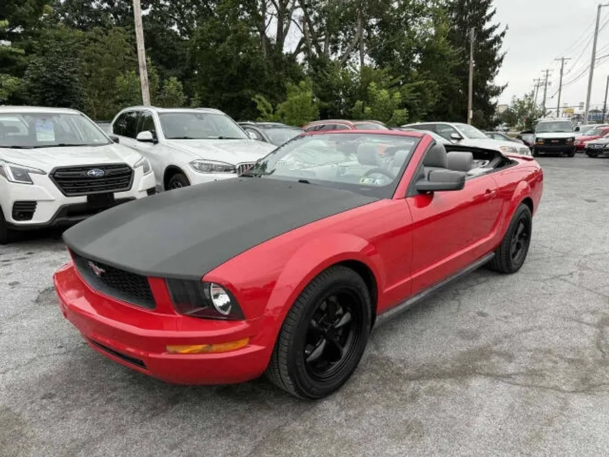 2008 Ford Mustang V6 Deluxe Convertible photo 1