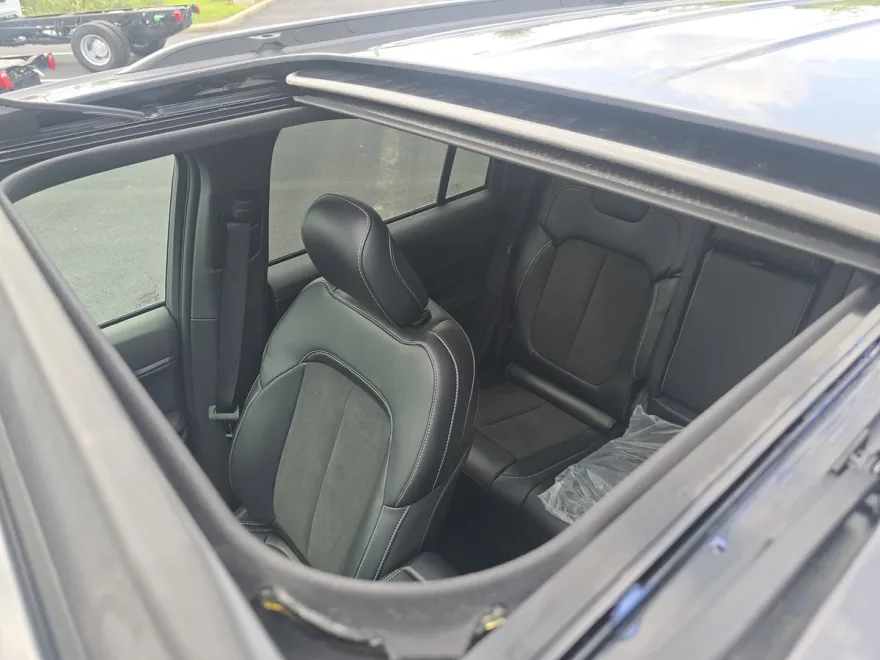 2025 Jeep Grand Cherokee Altitude photo 1