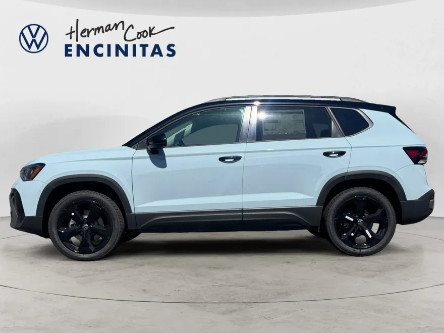 2025 Volkswagen Taos SE photo 1