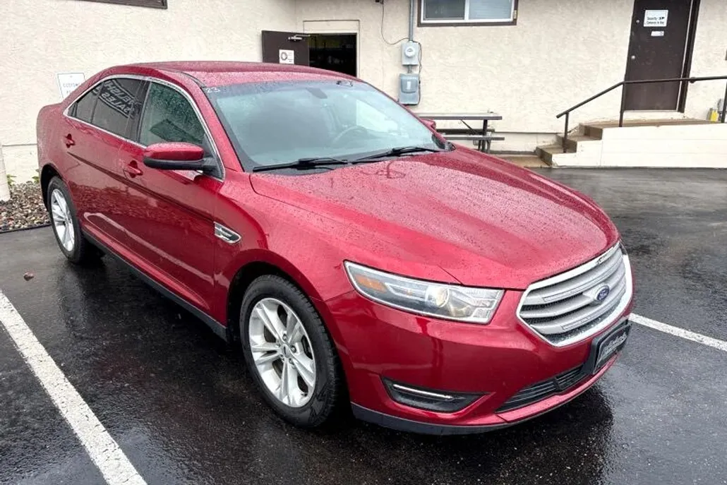 2018 Ford Taurus SEL photo 1