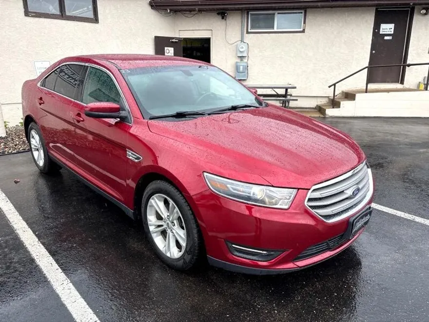 2018 Ford Taurus SEL photo 1
