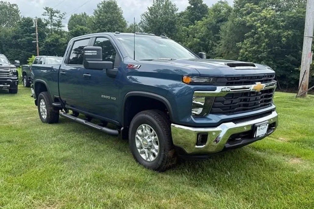 2025 Chevrolet Silverado 2500HD LT photo 1