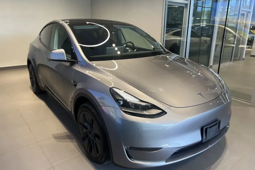 2024 Tesla Model Y Long Range photo 1
