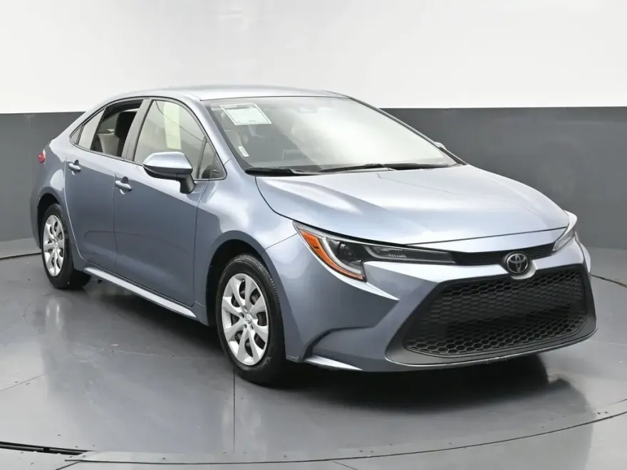 2020 Toyota Corolla LE photo 1