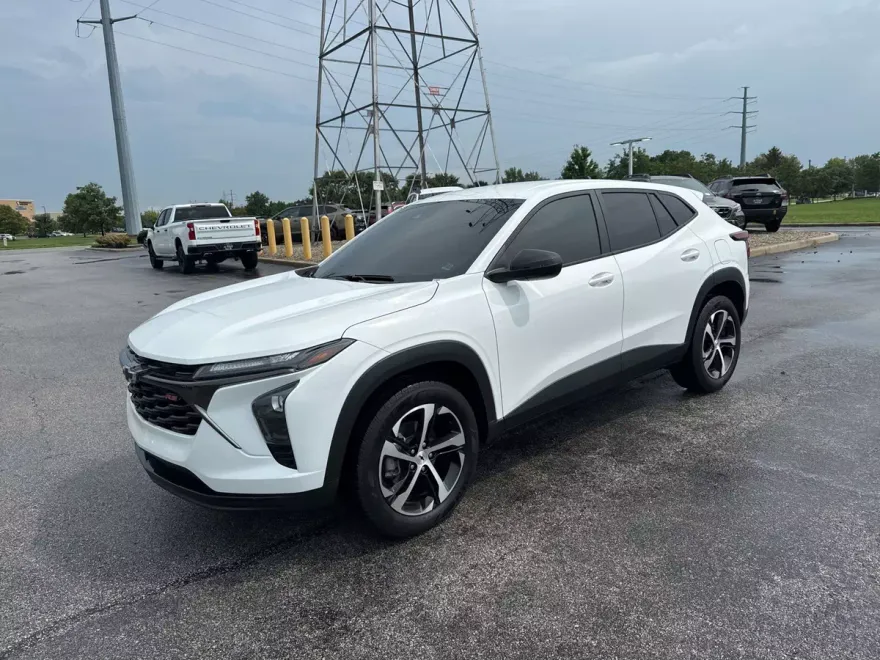 2024 Chevrolet Trax photo 1