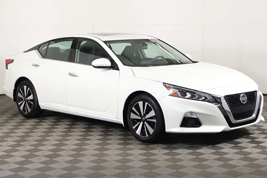 2022 Nissan Altima 2.5 SL photo 1