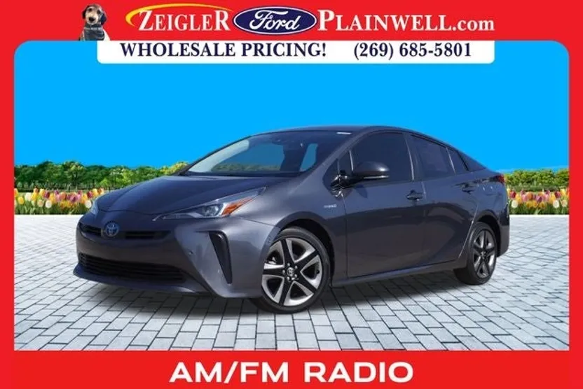 2020 Toyota Prius L photo 1