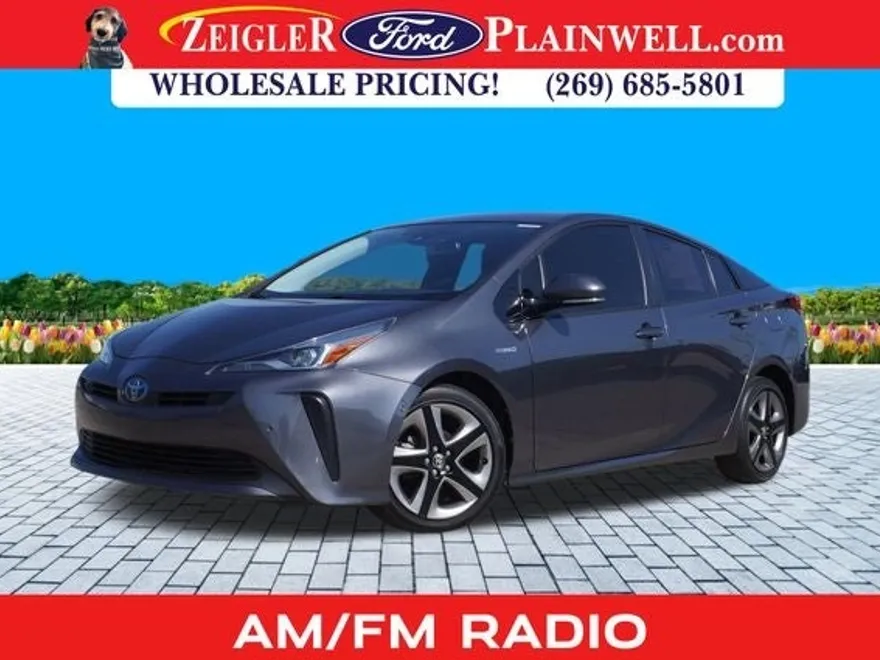 2020 Toyota Prius L photo 1