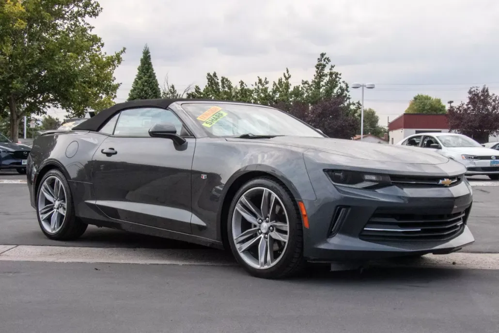2017 Chevrolet Camaro 1LT photo 1