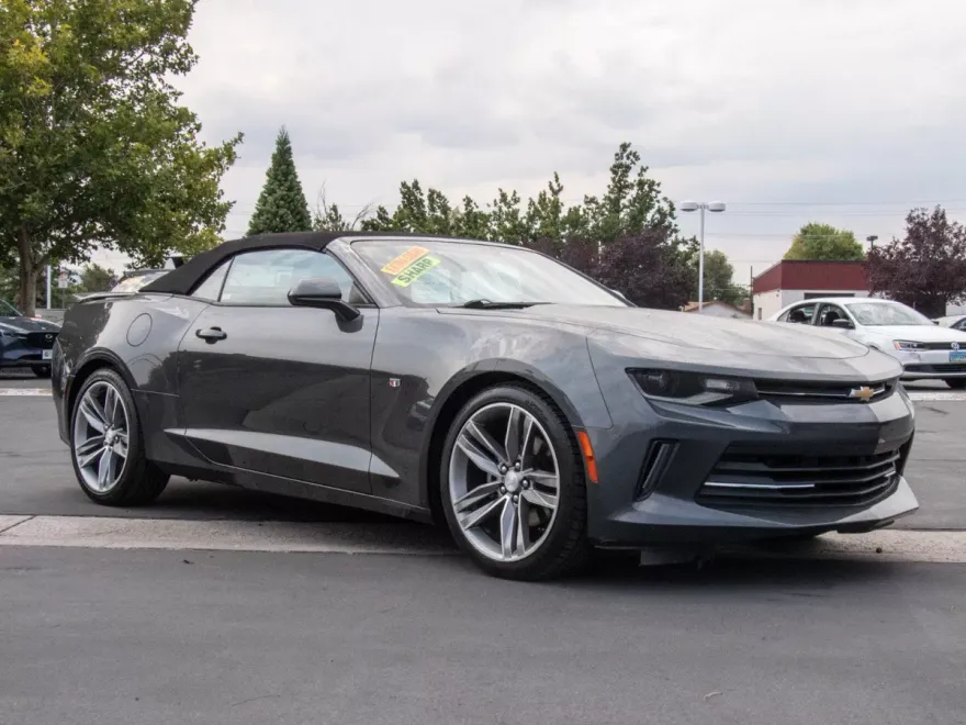 2017 Chevrolet Camaro 1LT photo 1