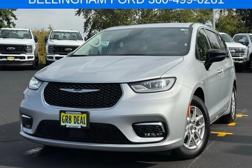 2024 Chrysler Pacifica Touring L photo 1