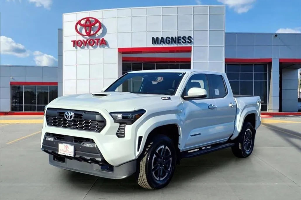 2024 Toyota Tacoma photo 1