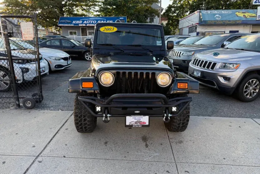 2003 Jeep Wrangler Sahara photo 1