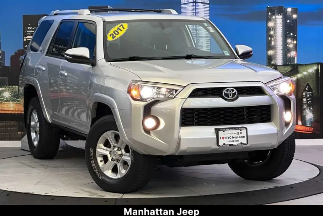 2017 Toyota 4Runner SR5 Premium photo 1