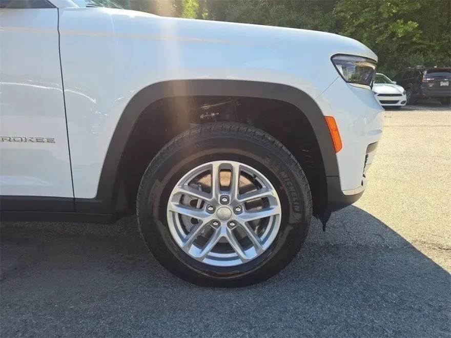 2025 Jeep Grand Cherokee Laredo photo 1