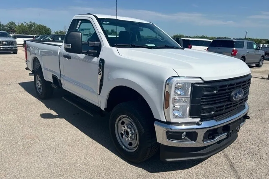 2025 Ford F-350 XL photo 1