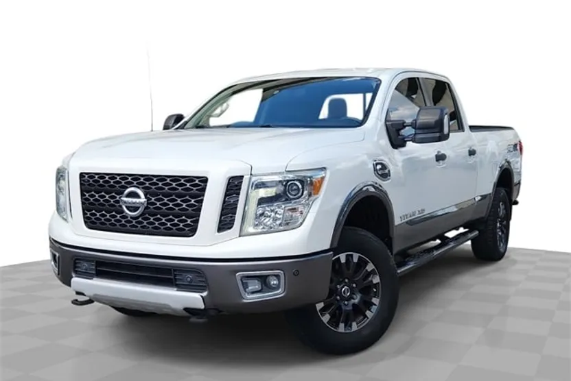 2017 Nissan Titan PRO-4X photo 1
