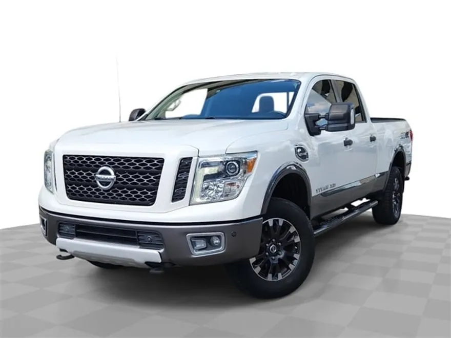 2017 Nissan Titan PRO-4X photo 1