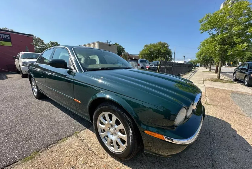 2004 Jaguar XJ XJ8 photo 1