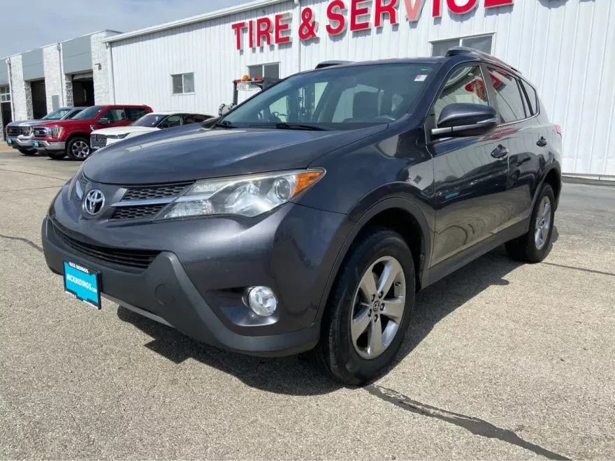 2015 Toyota RAV4 XLE photo 1
