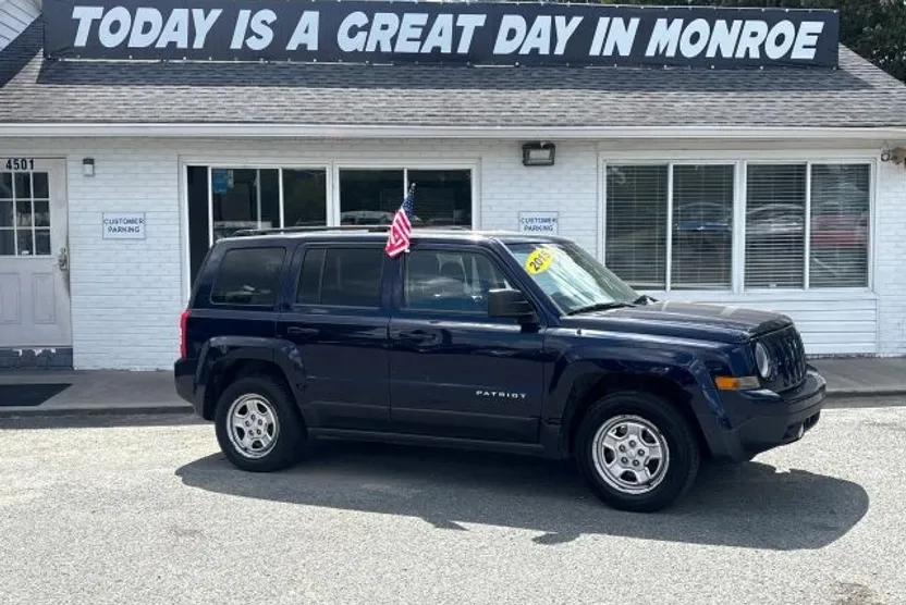2014 Jeep Patriot Latitude Sport photo 1