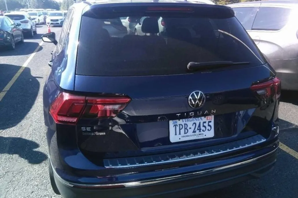 2023 Volkswagen Tiguan SE photo 1