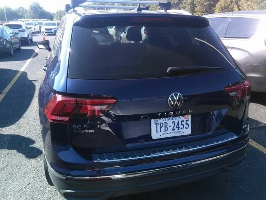 2023 Volkswagen Tiguan SE photo 1