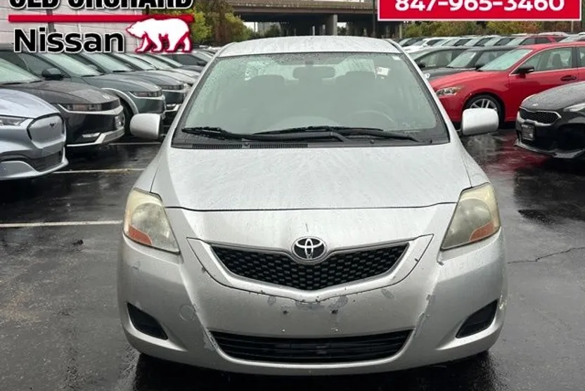 2010 Toyota Yaris Base photo 1