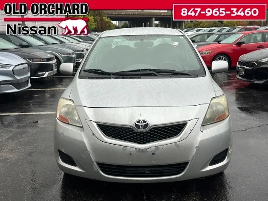 2010 Toyota Yaris Base photo 1