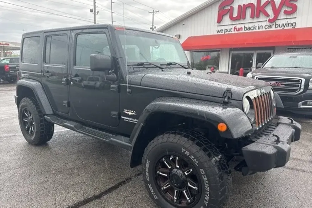2013 Jeep Wrangler Unlimited Sahara photo 1