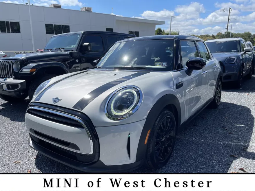 2022 Mini Cooper Hardtop 4 Door Signature photo 1