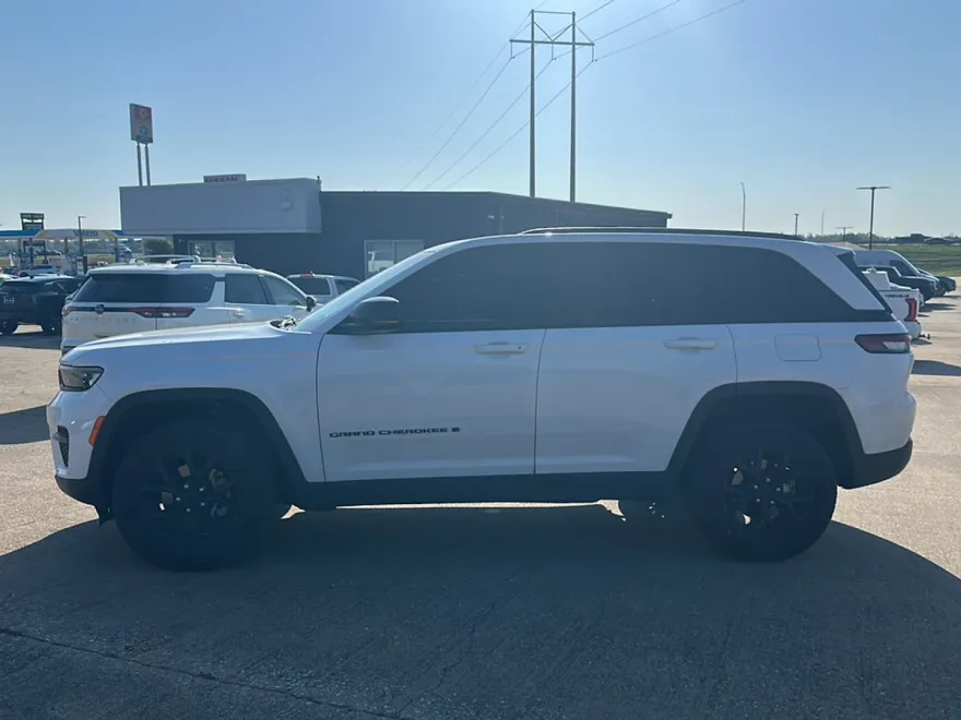 2024 Jeep Grand Cherokee Altitude photo 1