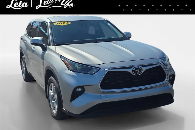 2024 Toyota Highlander LE photo 1