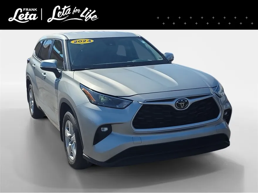 2024 Toyota Highlander LE photo 1