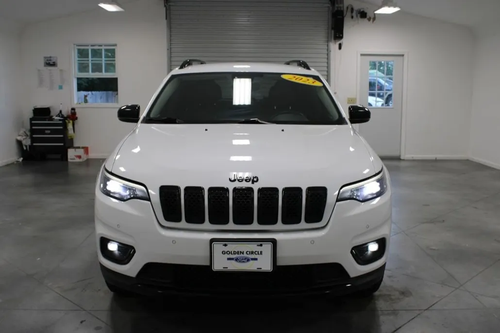 2023 Jeep Cherokee Altitude photo 1