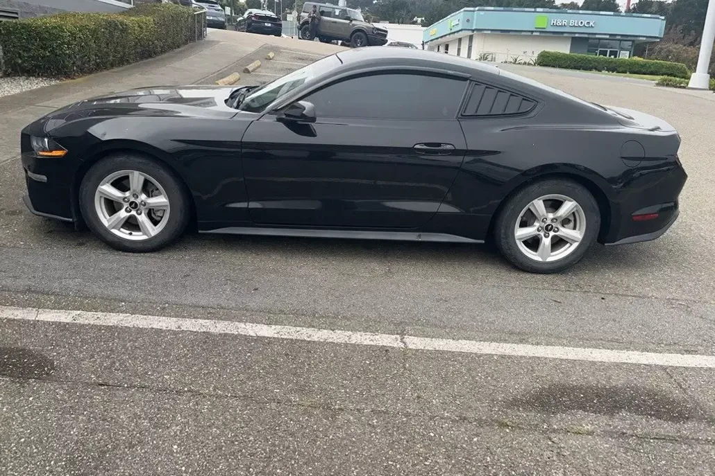 2018 Ford Mustang EcoBoost photo 1