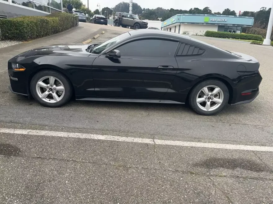 2018 Ford Mustang EcoBoost photo 1