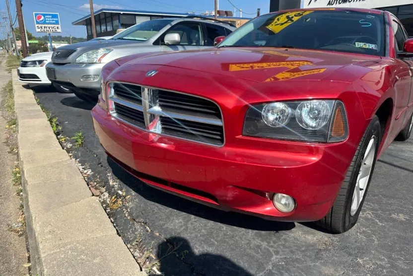 2010 Dodge Charger SXT photo 1
